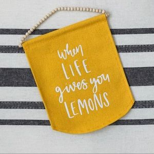 When life gives you lemons sign 🍋